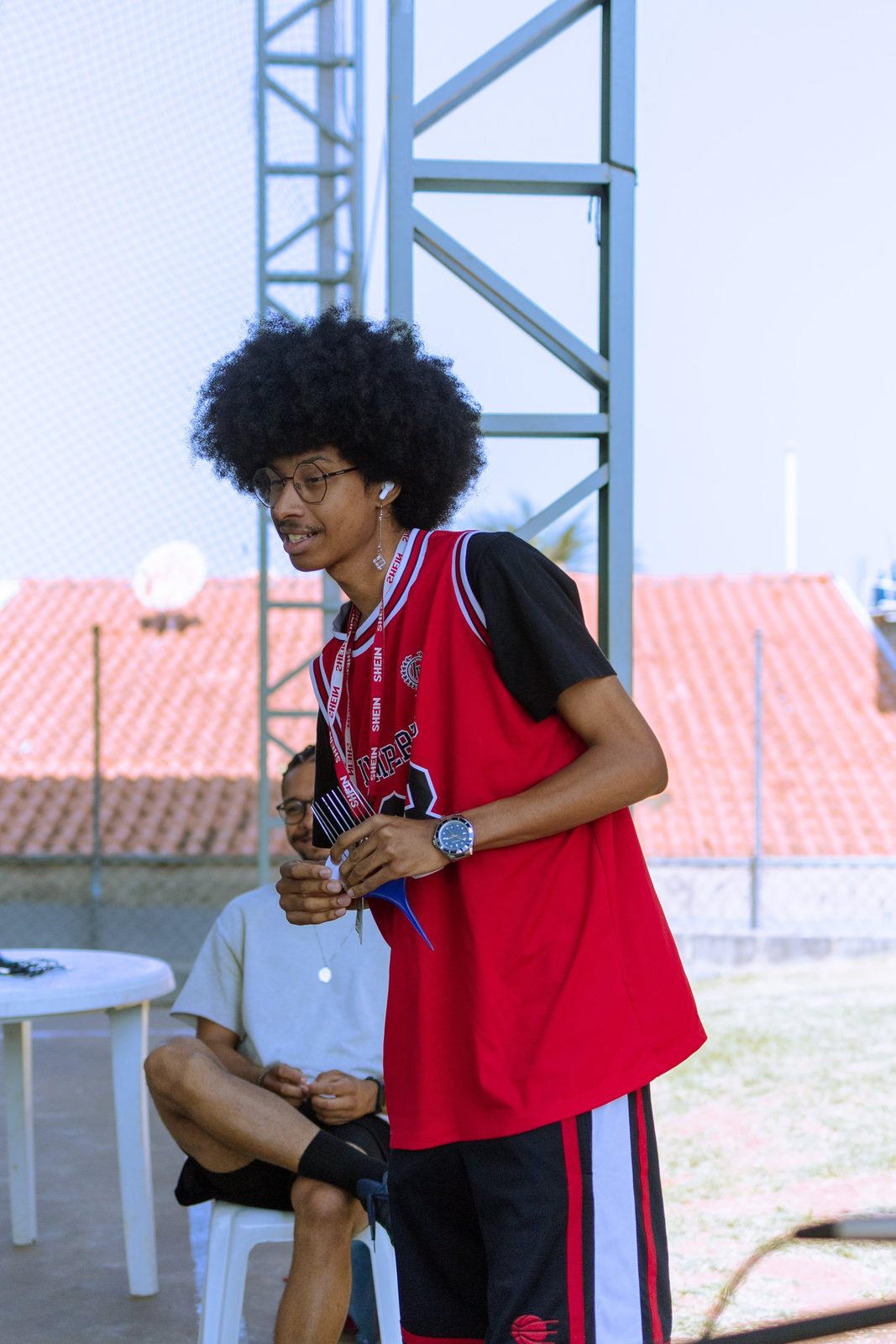 Jovens participantes do Fórum de Juventudes reunidos em atividade