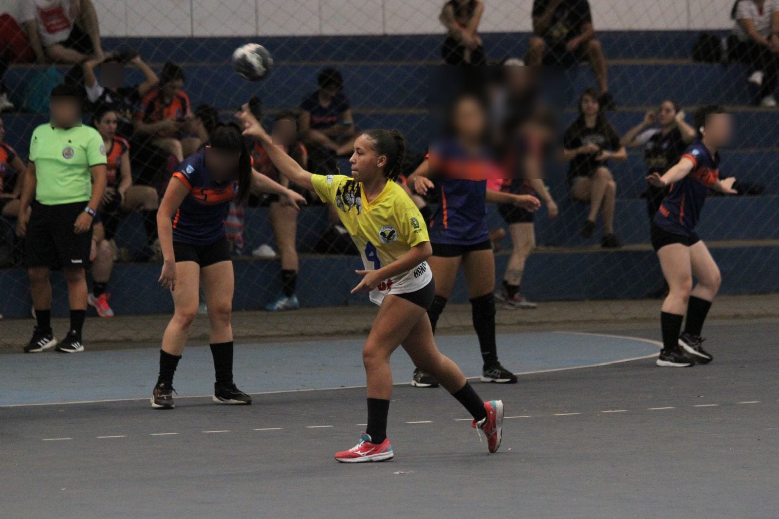 Participantes reunidas no 4º Fórum Territorial, sobre juventudes femininas no esporte, em Campinas