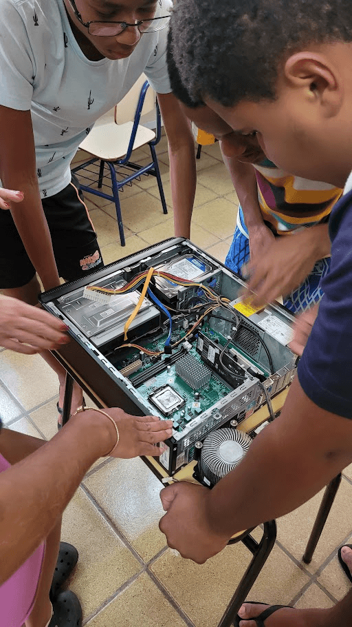 Aulas da iniciativa Redes Conectadas em 2024 em Campinas (SP), no Núcleo Calvariano