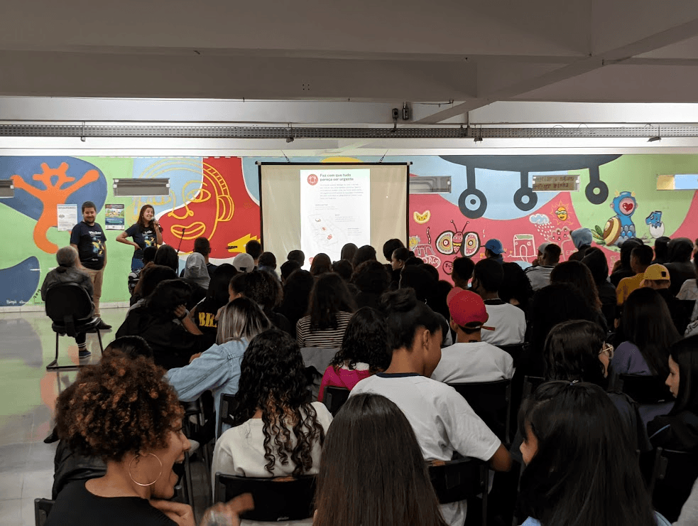 Oficina de Internet Segura aberta ao público, com duração de 1h30min.
