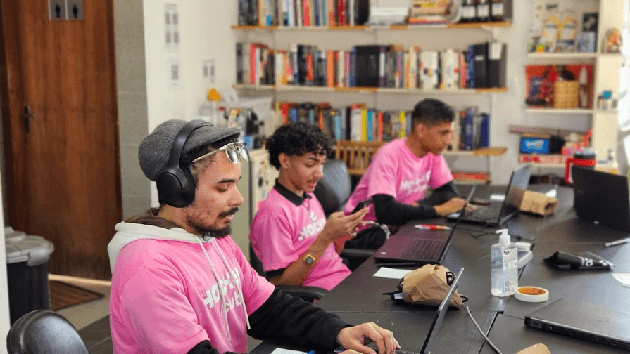 Aulas de STEAM do Hackerclubes de 2025 em Campinas (SP), no Laboratório Hacker de Campinas.