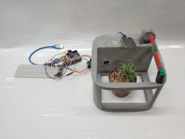 Maquete de casa sustentável com eletrônica
