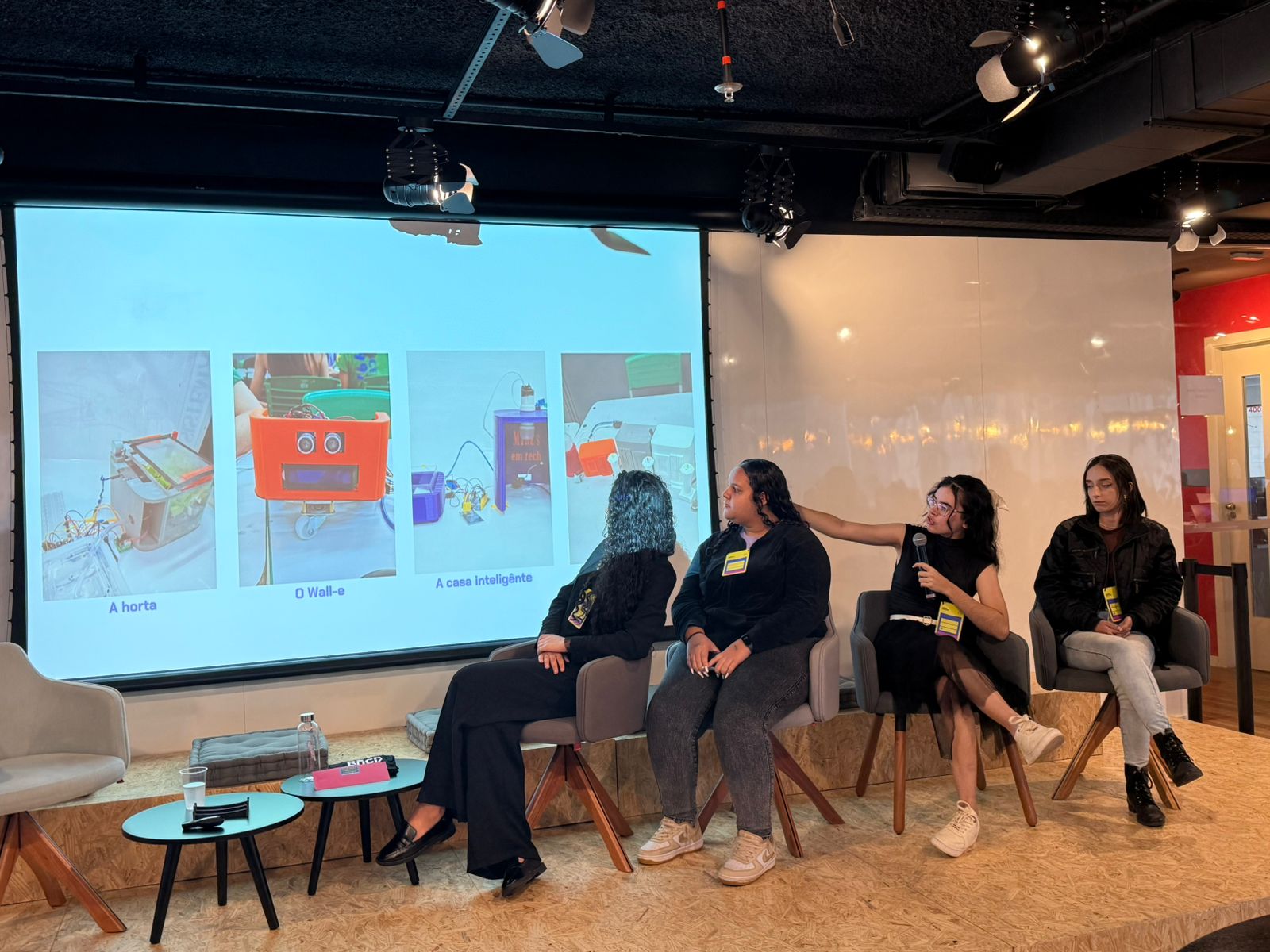 Painel Minas em Tech — prototipando o futuro, conduzido por ex-estudantes do projeto